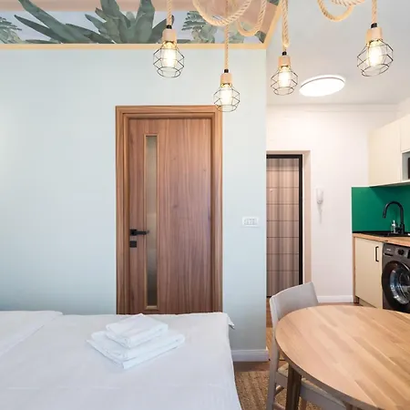 Urban Jungle Ultracentral Апартаменти *